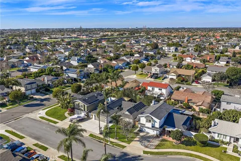 $1,899,000 | 9441 Iolani Circle, Huntington Beach, CA 92646