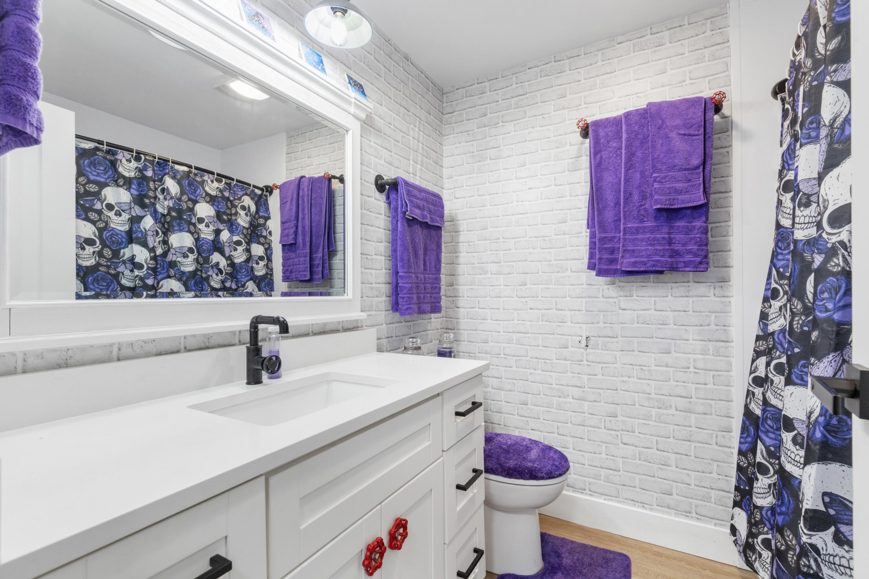 5253 North Lovers Lane Road, Unit 324 Milwaukee, WI 53225 - Photo 13 of 24 Bathroom