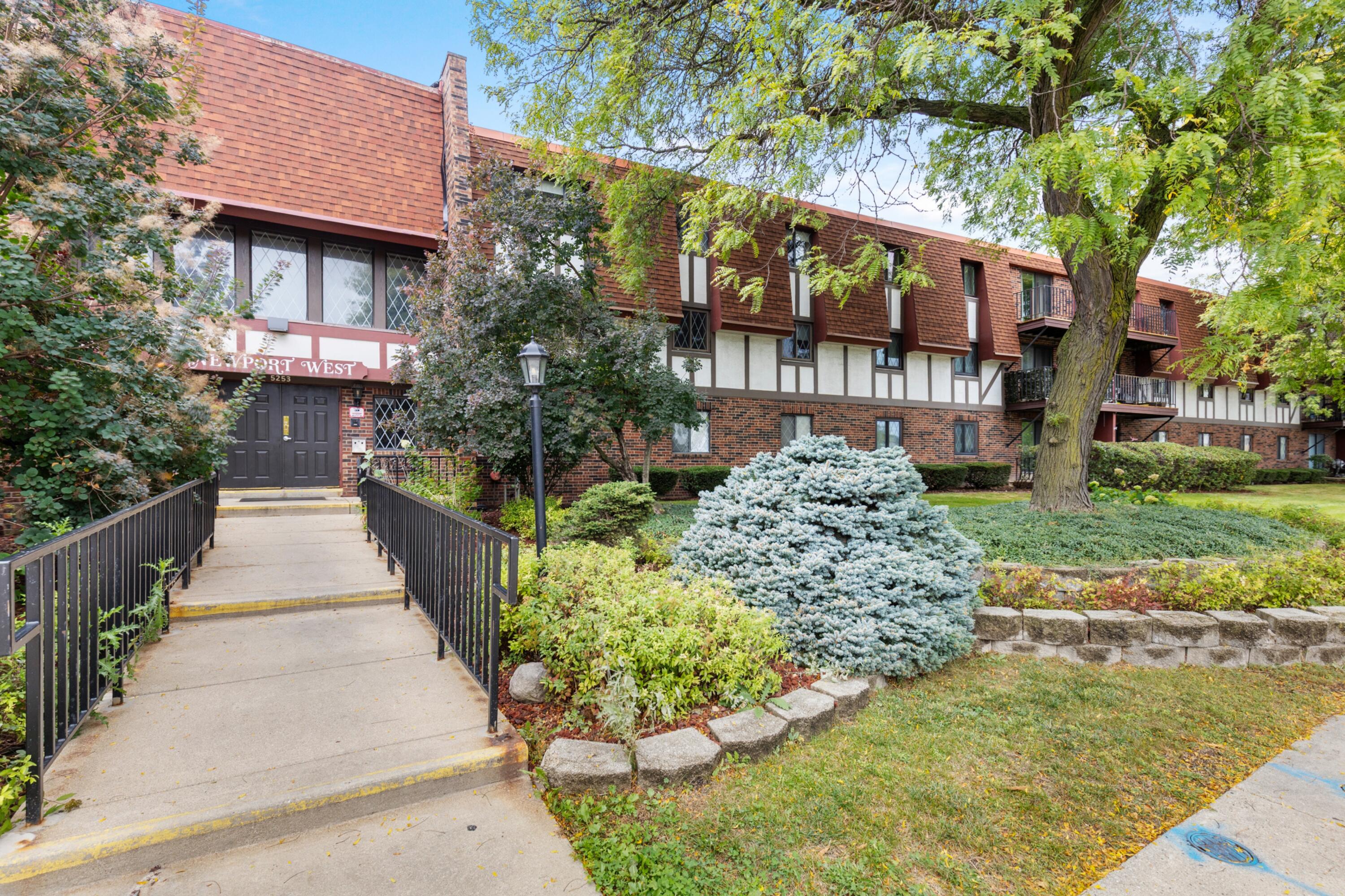 5253 North Lovers Lane Road, Unit 324 Milwaukee, WI 53225 - Photo 24 of 24 Exterior