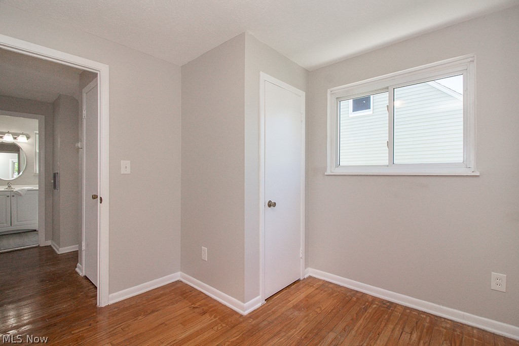 3954 Grosvenor Road Cleveland, OH 44118 - Photo 19 of 35