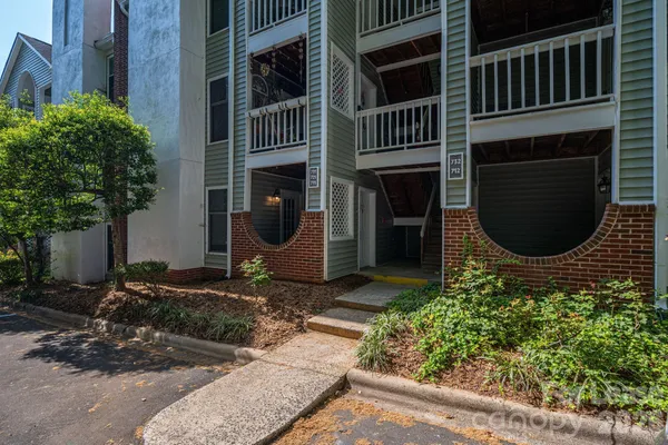 $1,695 | 430 Queens Road, Unit 711, Charlotte, NC 28204