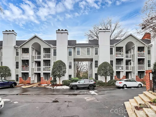 $1,695 | 430 Queens Road, Unit 711, Charlotte, NC 28204