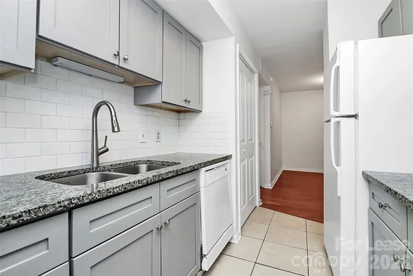 $1,695 | 430 Queens Road, Unit 711, Charlotte, NC 28204