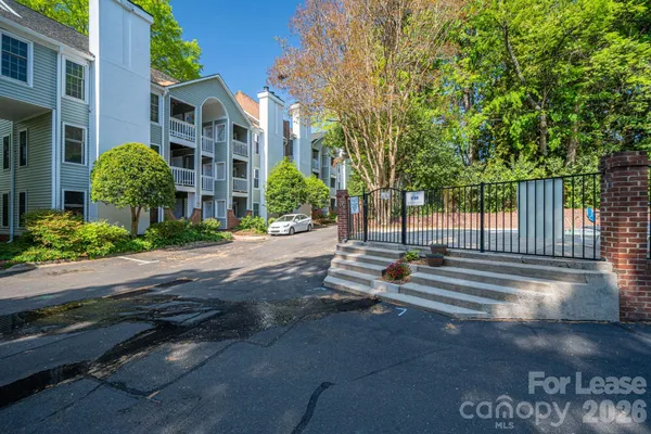 $1,695 | 430 Queens Road, Unit 711, Charlotte, NC 28204