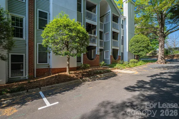 $1,695 | 430 Queens Road, Unit 711, Charlotte, NC 28204
