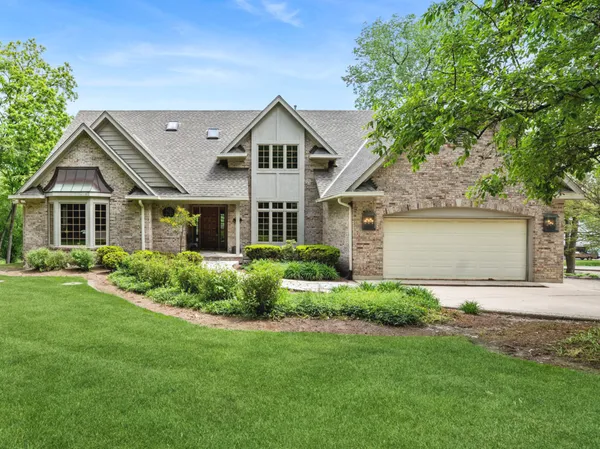 $800,000 | 6414 Vermont Trail, Crystal Lake, IL 60012