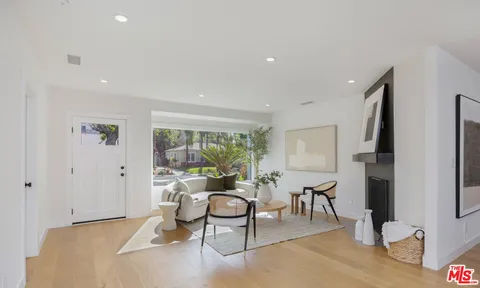 $1,213,700 | 3953 South Victoria Avenue, Los Angeles, CA 90008