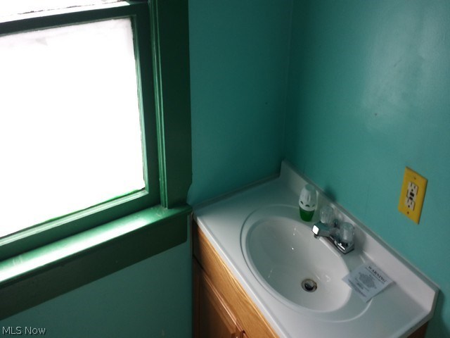 166 Rhodes Avenue Akron, OH 44302 - Photo 3 of 6