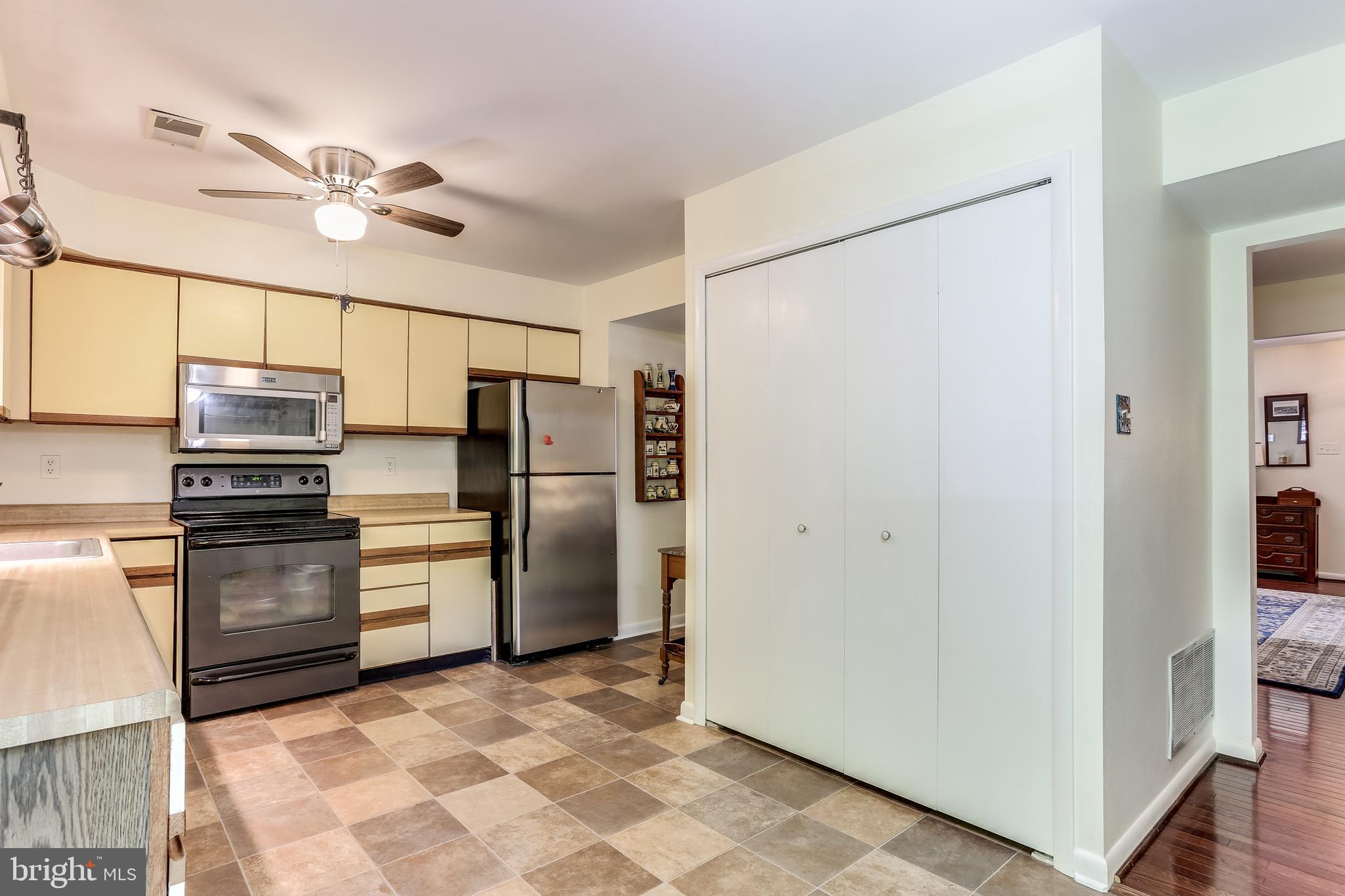 4828 Hawksbury Road Baltimore, MD 21208 - Photo 9 of 30 Kitchen