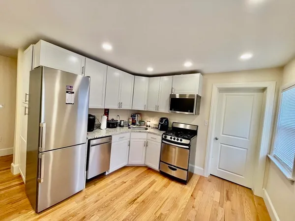 $2,200 | 29-31 Fayette Street, Unit 2, Newton, MA 02458