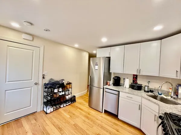 $2,200 | 29-31 Fayette Street, Unit 2, Newton, MA 02458