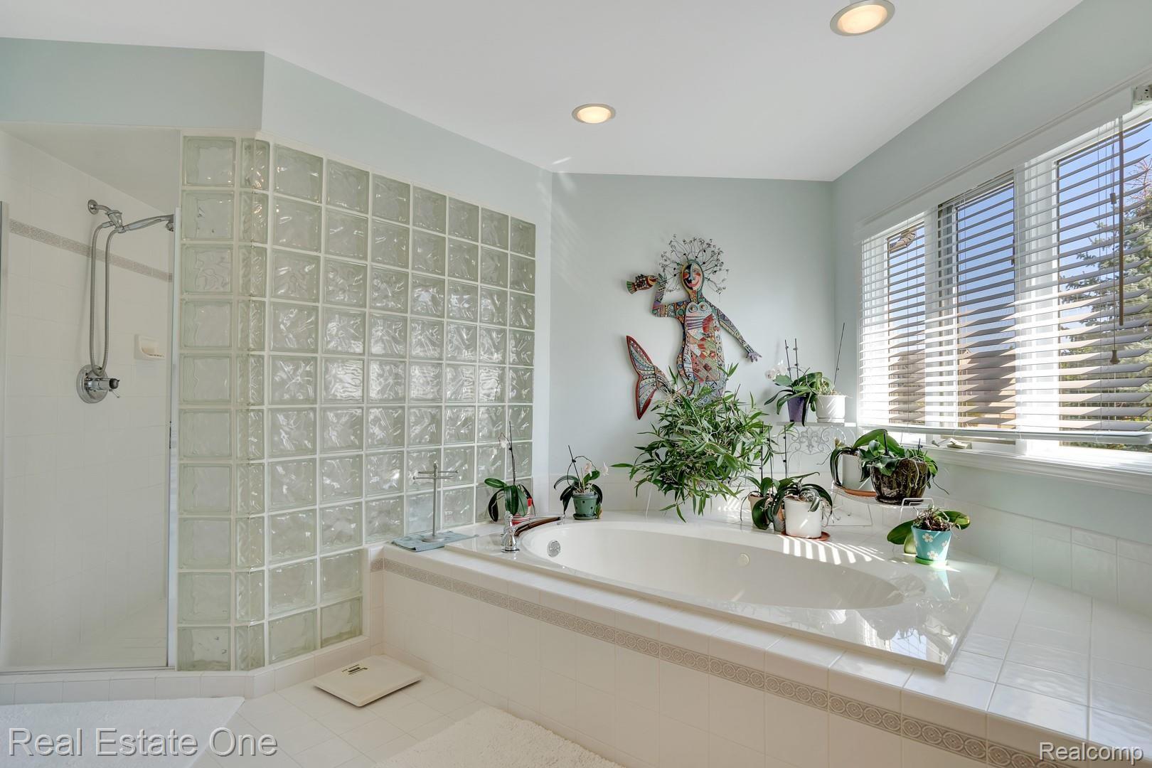 1138 Ridgeway Drive Rochester, MI 48307 - Photo 39 of 65 DSC03619.jpg