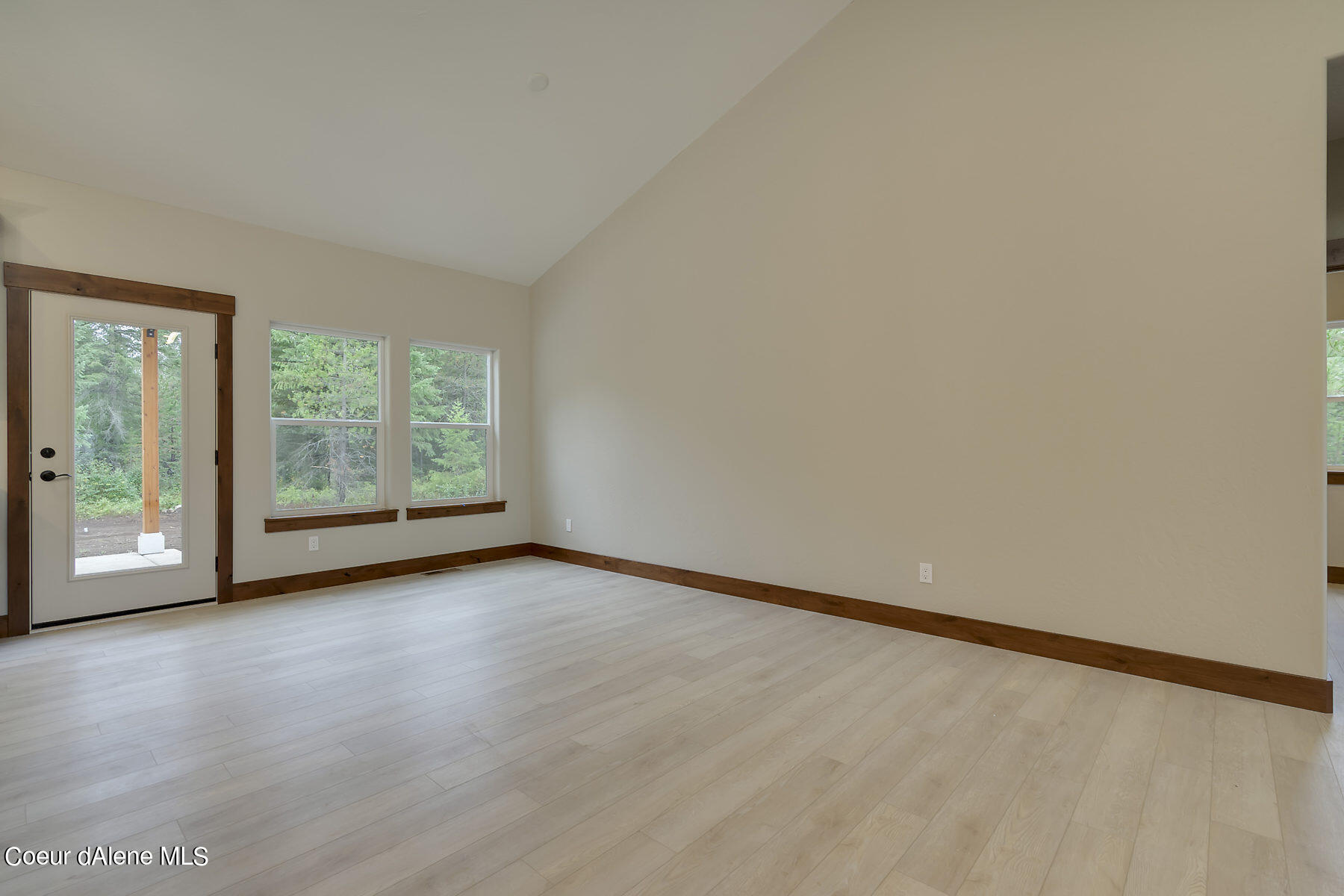 L1-b8 North Eclipse Road Rathdrum, ID 83858 - Photo 8 of 33 Front-Photo of Similar Home