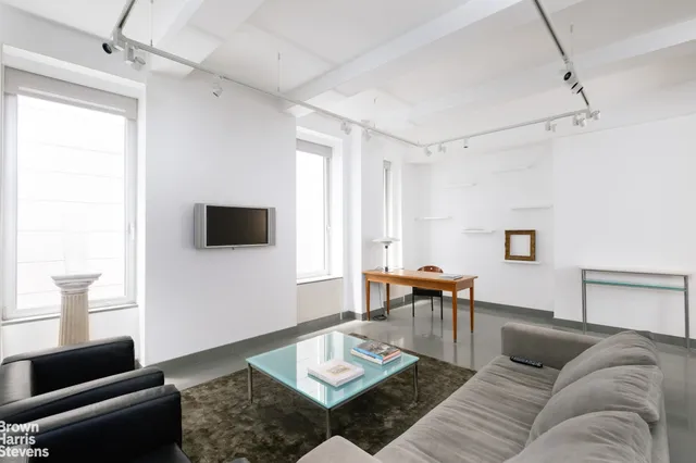 $1,250,000 | 1000 Park Avenue, Unit 7F | Upper East Side