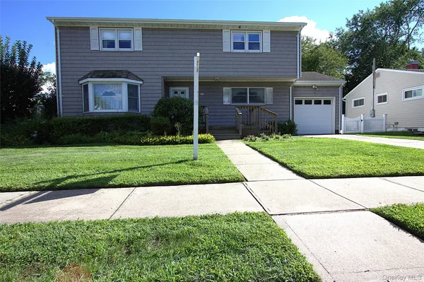 $1,188,888 | 46 Margaret Drive East, Plainview, NY 11803