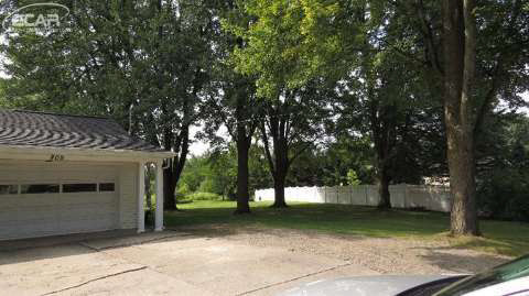 809 West Broad Street Linden, MI 48451 - Photo 33 of 48 20447121-32.JPG