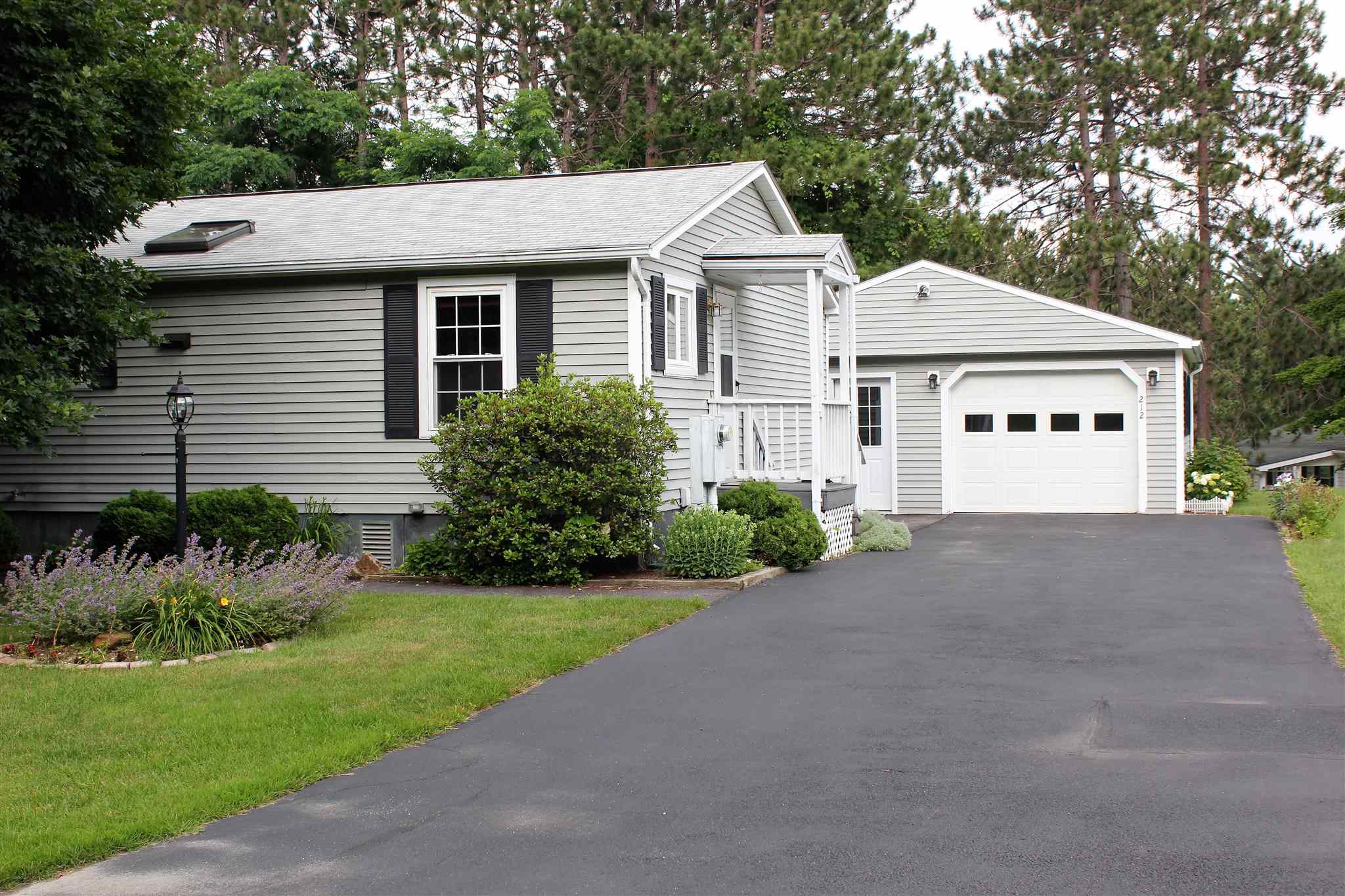 212 Stonehill Road Williston, VT 05495 - Photo 2 of 33 Gallery Image 2