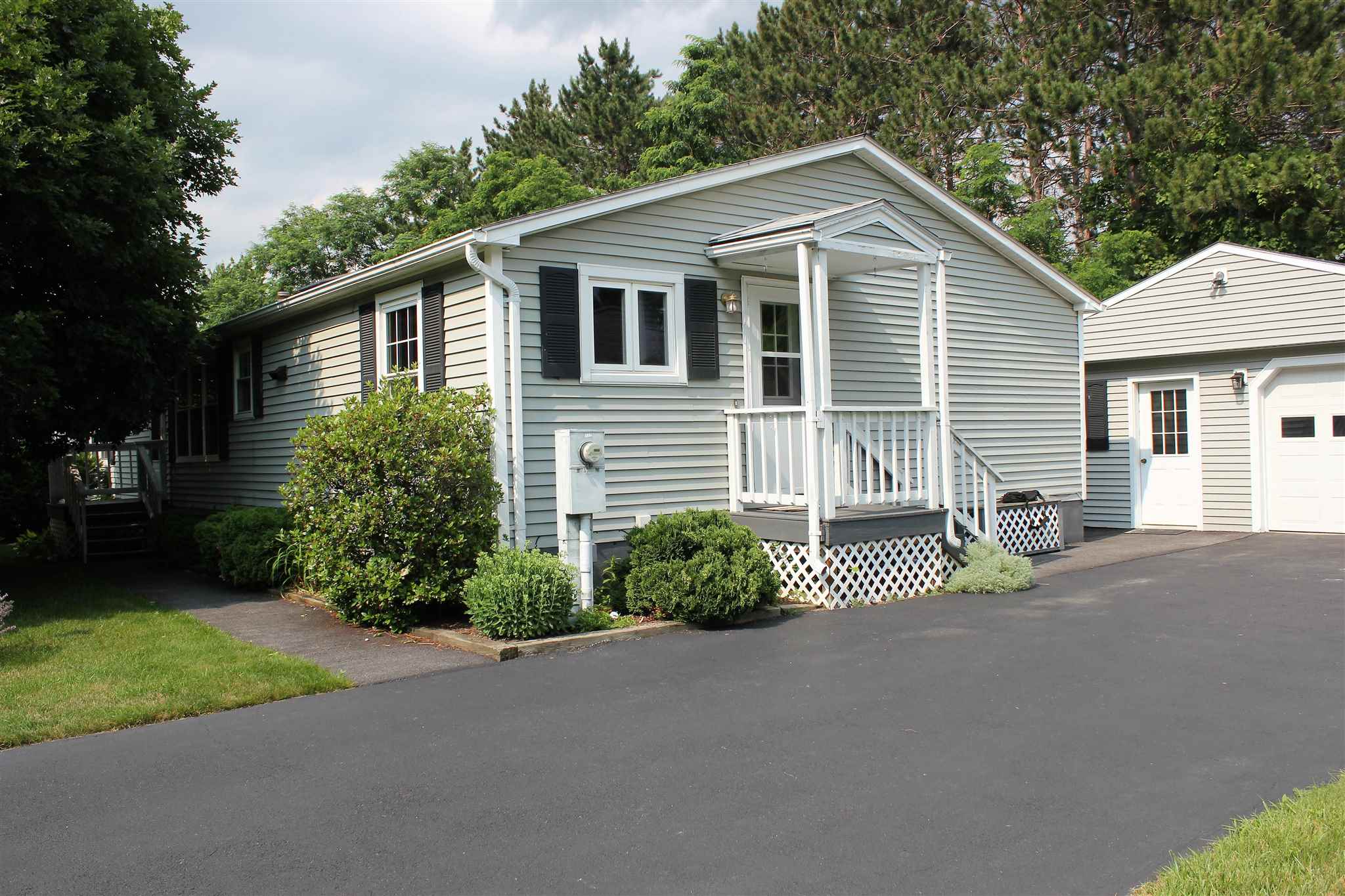 212 Stonehill Road Williston, VT 05495 - Photo 3 of 33 Gallery Image 3
