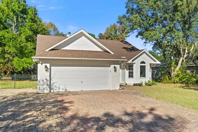 a view of a garden with a tree