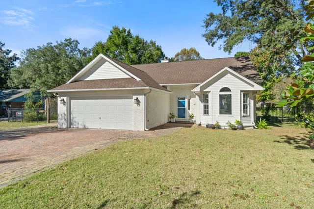 $374,900 | 6814 Avenida De Galvez, Navarre, FL 32566