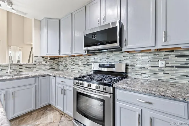 a view of an empty room with a ceiling fan
