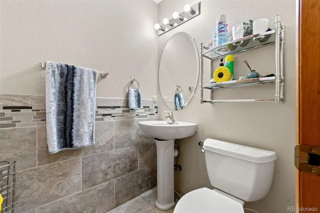 an empty room with wooden floor and mirror