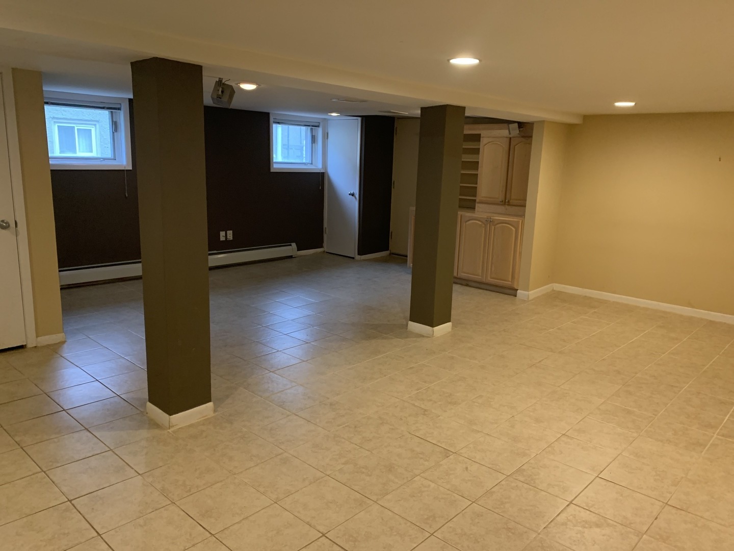 205 Herrick Road Riverside, IL 60546 - Photo 27 of 28 an empty room with a bathroom