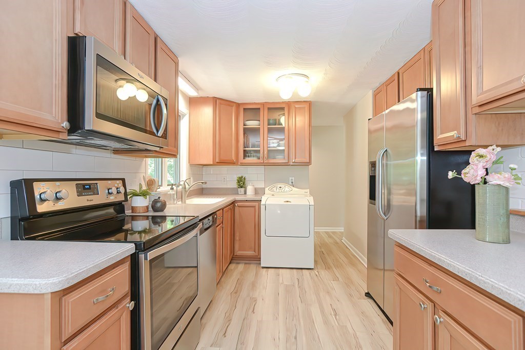 25 Fairbrook Road Framingham, MA 01701 - Photo 14 of 38 Gallery Image 14