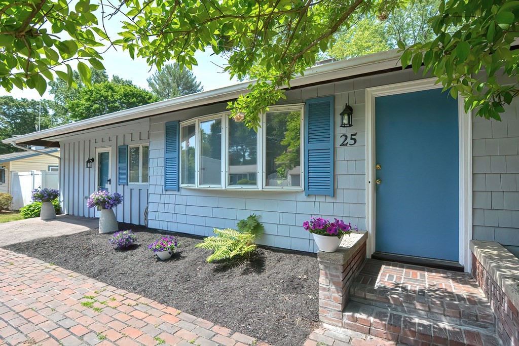 25 Fairbrook Road Framingham, MA 01701 - Photo 2 of 38 Gallery Image 2