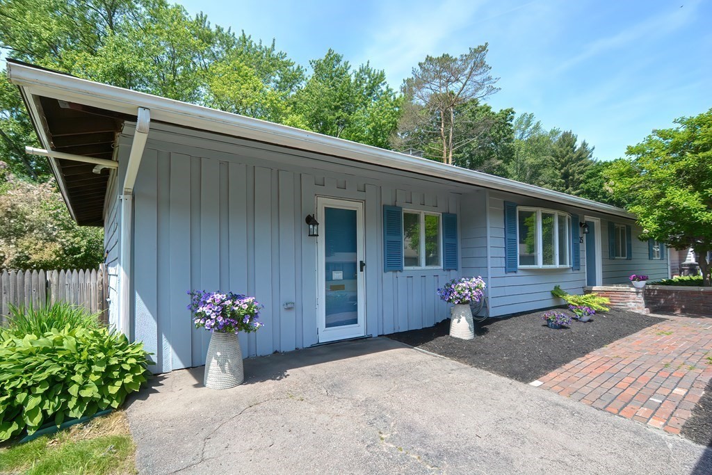 25 Fairbrook Road Framingham, MA 01701 - Photo 3 of 38 Gallery Image 3