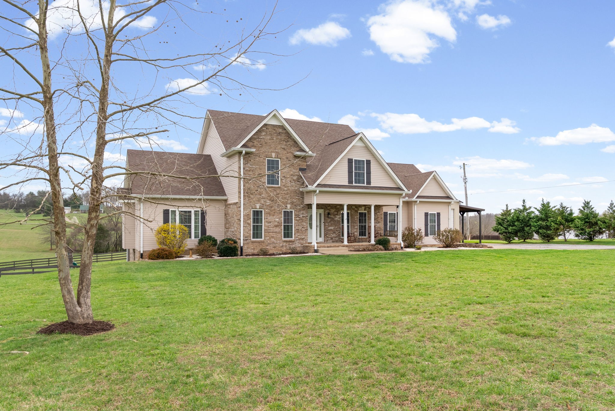 3021 7 Mile Ferry Road Clarksville, TN 37040 - Photo 2 of 99 a front view of a house with a garden