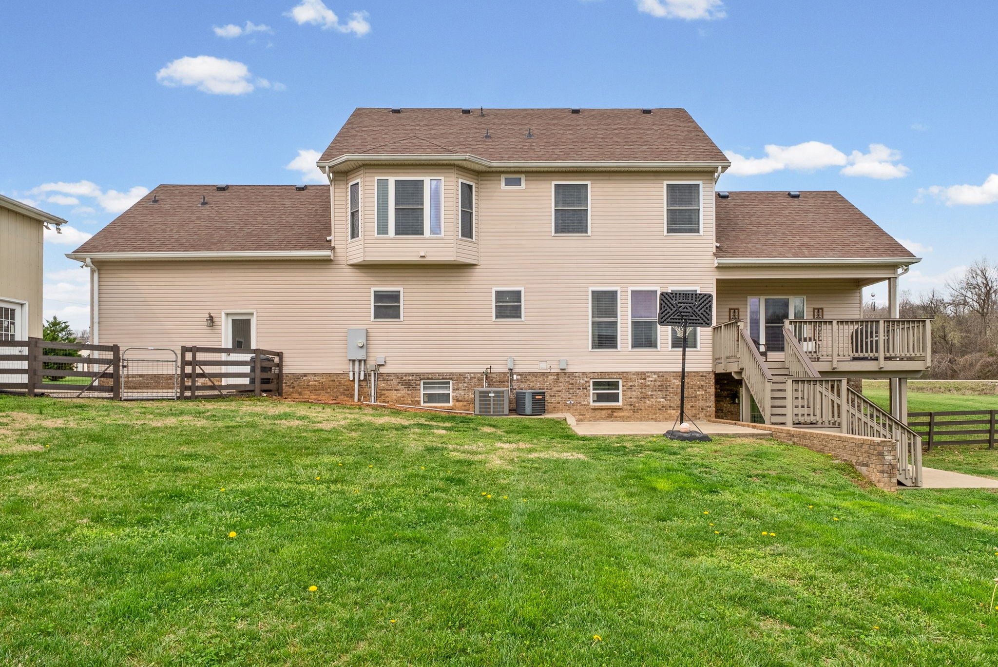 3021 7 Mile Ferry Road Clarksville, TN 37040 - Photo 74 of 99 a front view of house with yard