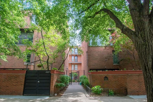 $5,200 | 431 West Grant Place, Unit C, Chicago, IL 60614