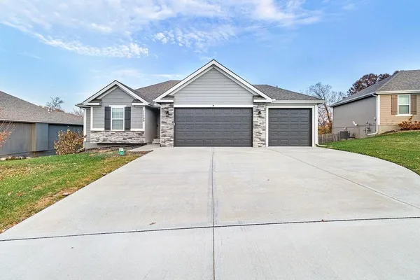 11709 North Windsor Avenue, Kearney, MO 64060