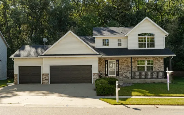 $525,000 | 1008 Southern Woods Place Southwest, Rochester, MN 55902