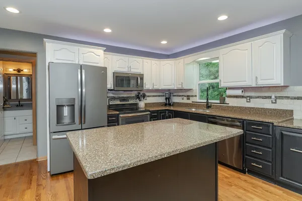 $525,000 | 1008 Southern Woods Place Southwest, Rochester, MN 55902