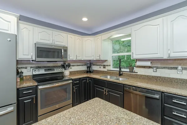 $525,000 | 1008 Southern Woods Place Southwest, Rochester, MN 55902