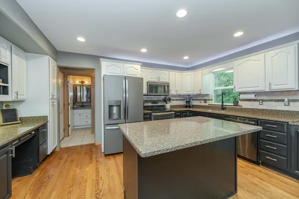 $525,000 | 1008 Southern Woods Place Southwest, Rochester, MN 55902
