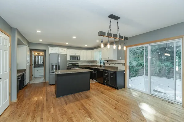 $525,000 | 1008 Southern Woods Place Southwest, Rochester, MN 55902