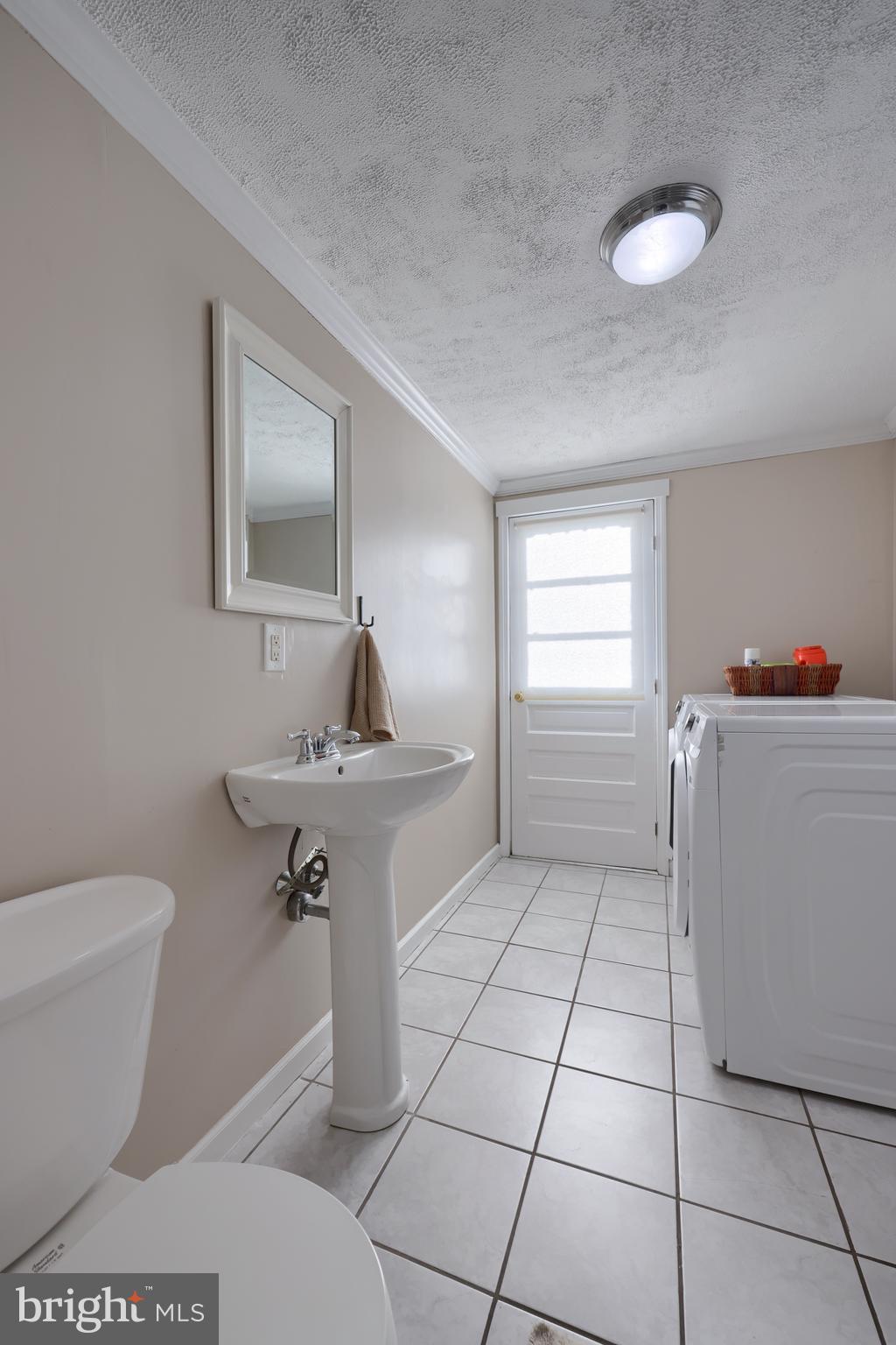 652 Mountain View Road Reading, PA 19607 - Photo 17 of 34