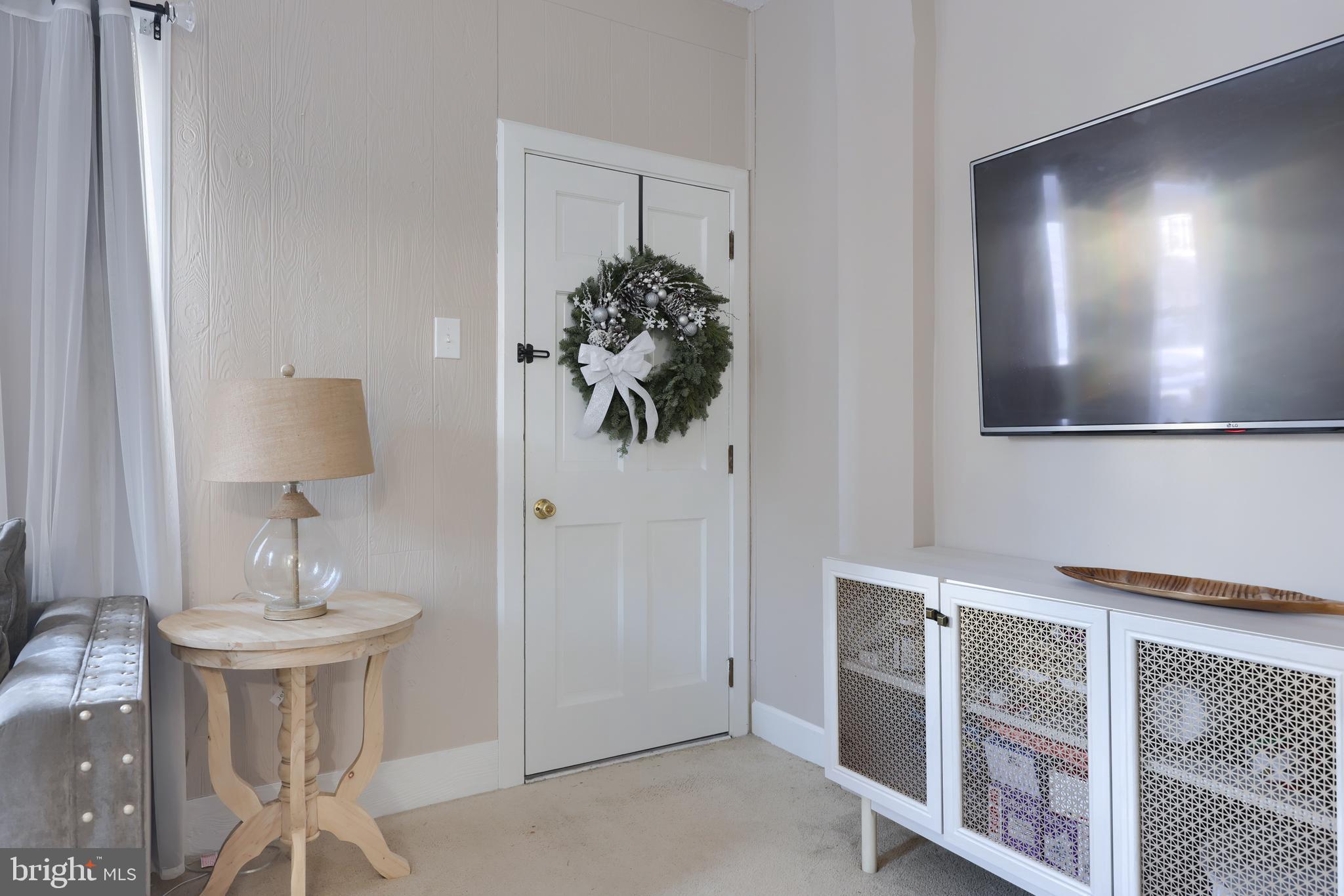 652 Mountain View Road Reading, PA 19607 - Photo 4 of 34