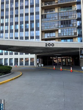 $3,700 | 200 Winston Drive, Unit 3018, Cliffside Park, NJ 07010