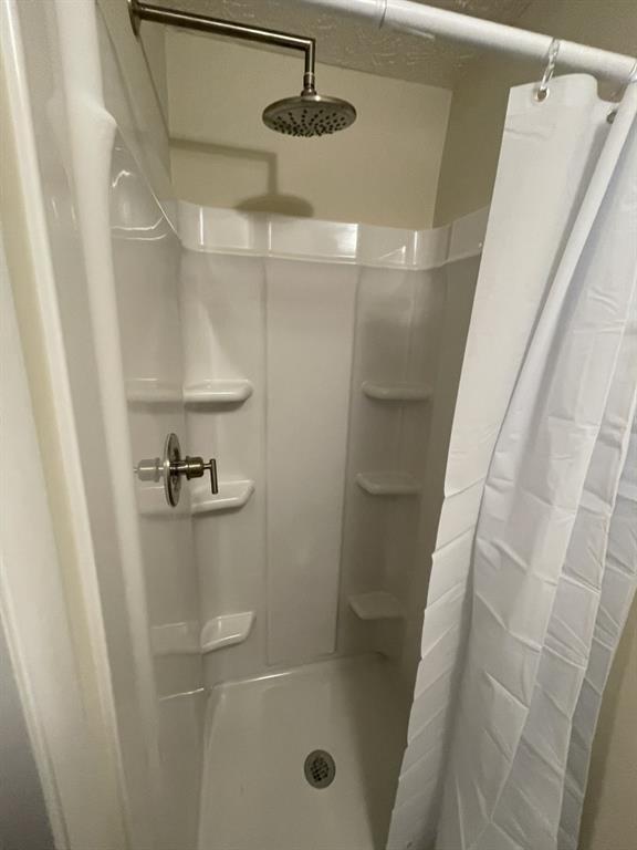 110 Roswell Commons Way Roswell, GA 30076 - Photo 17 of 26 a bathroom with a shower