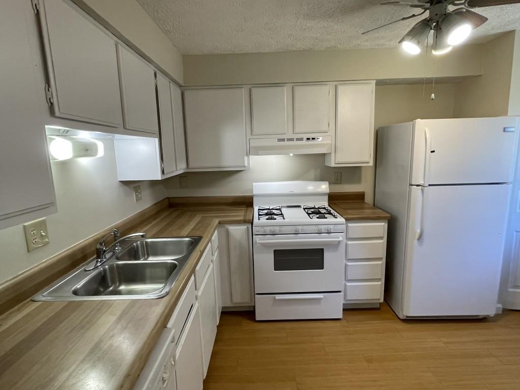 110 Roswell Commons Way Roswell, GA 30076 - Photo 25 of 26 a kitchen with a white stove top oven and refrigerator