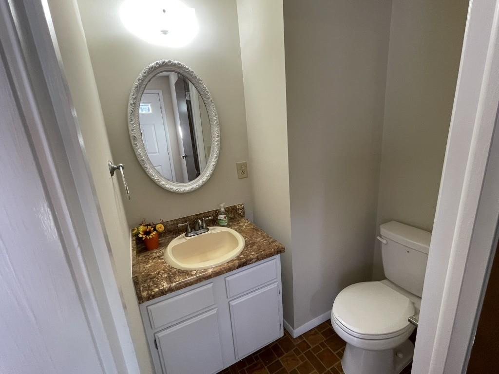 110 Roswell Commons Way Roswell, GA 30076 - Photo 10 of 26 a bathroom with a granite countertop toilet a sink and a mirror