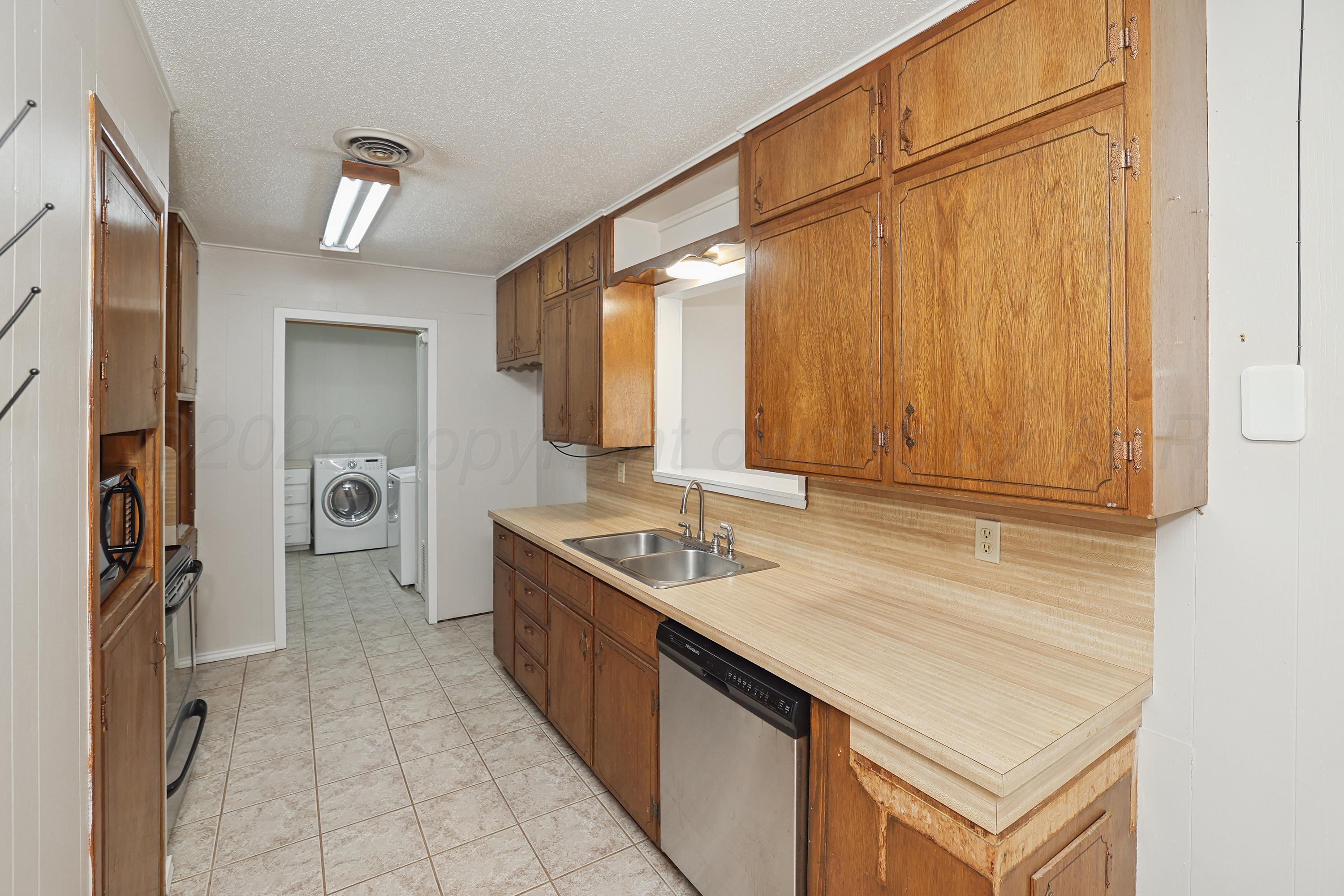1024 Northwest 9th Street Tulia, TX 79088 - Photo 15 of 41 15-Kitchen