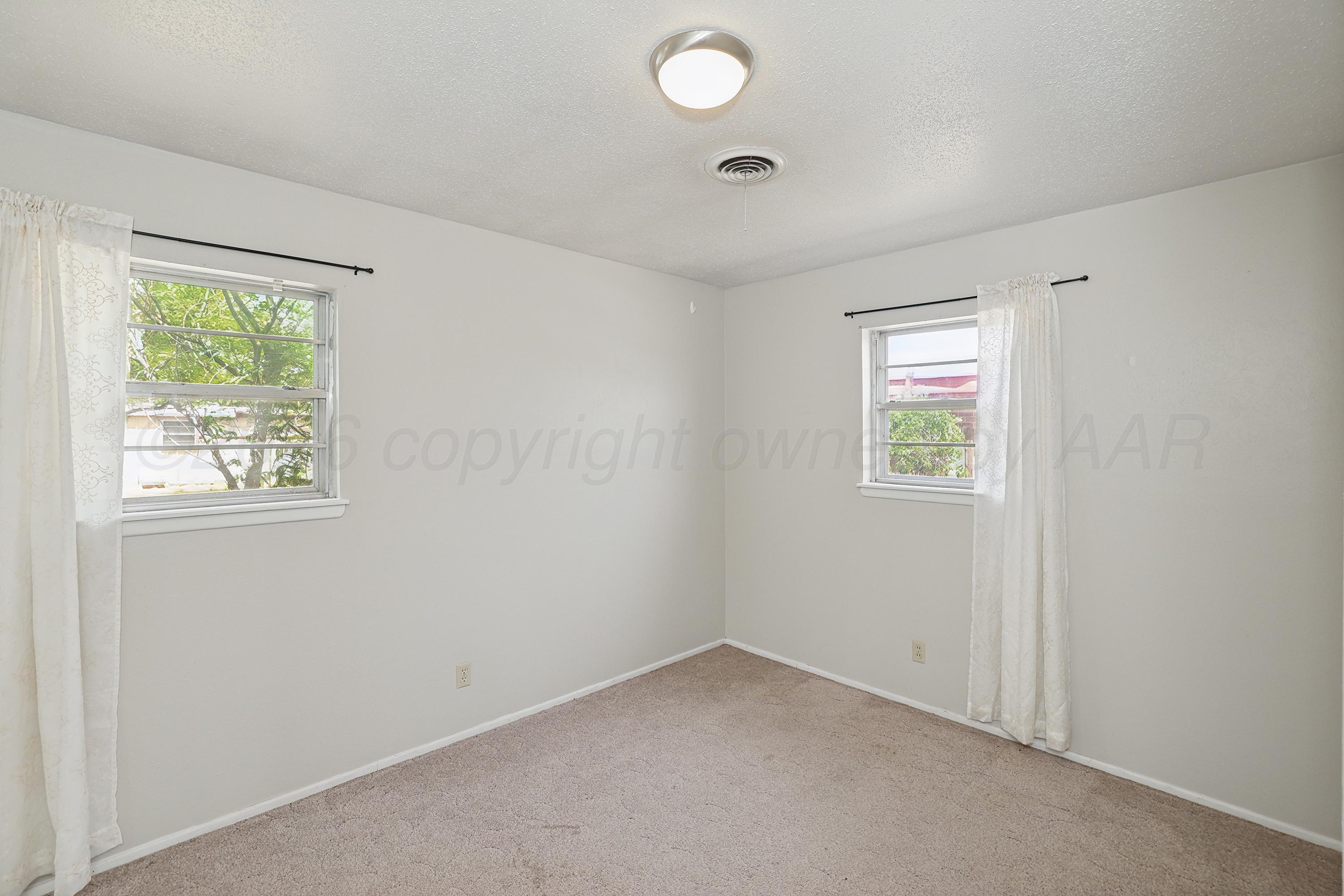 1024 Northwest 9th Street Tulia, TX 79088 - Photo 20 of 41 20-1st Bedroom