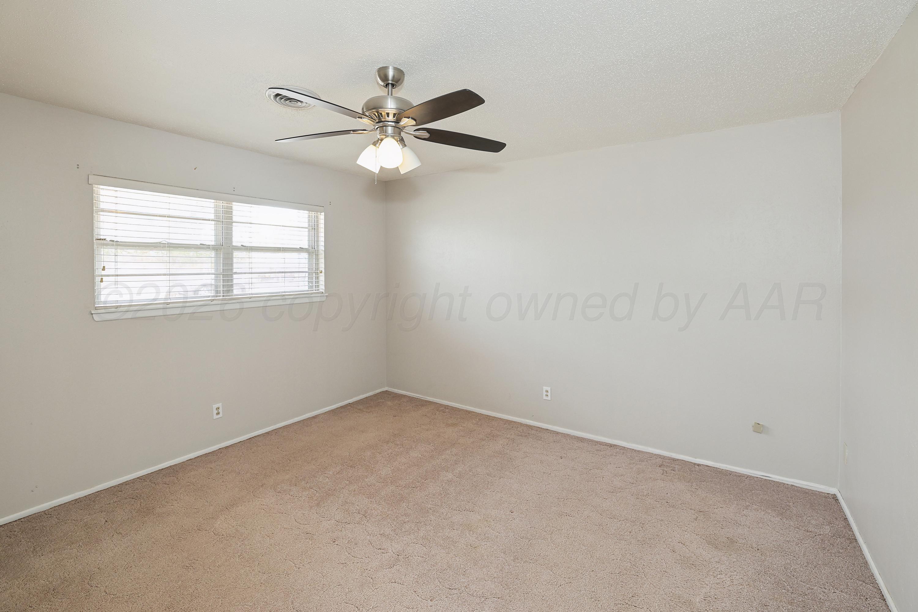 1024 Northwest 9th Street Tulia, TX 79088 - Photo 25 of 41 25-3rd Bedroom