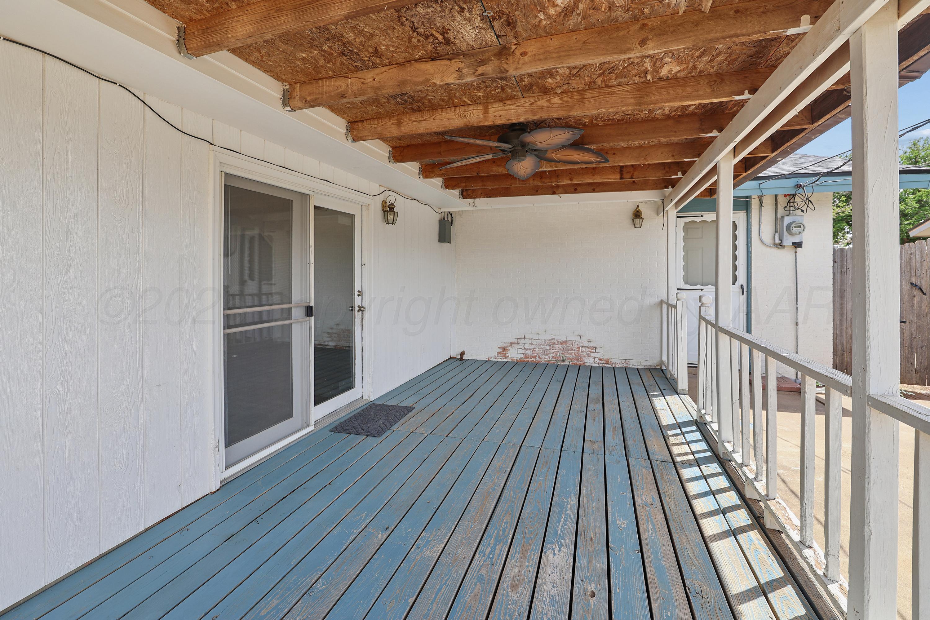 1024 Northwest 9th Street Tulia, TX 79088 - Photo 29 of 41 29-Back Covered Patio
