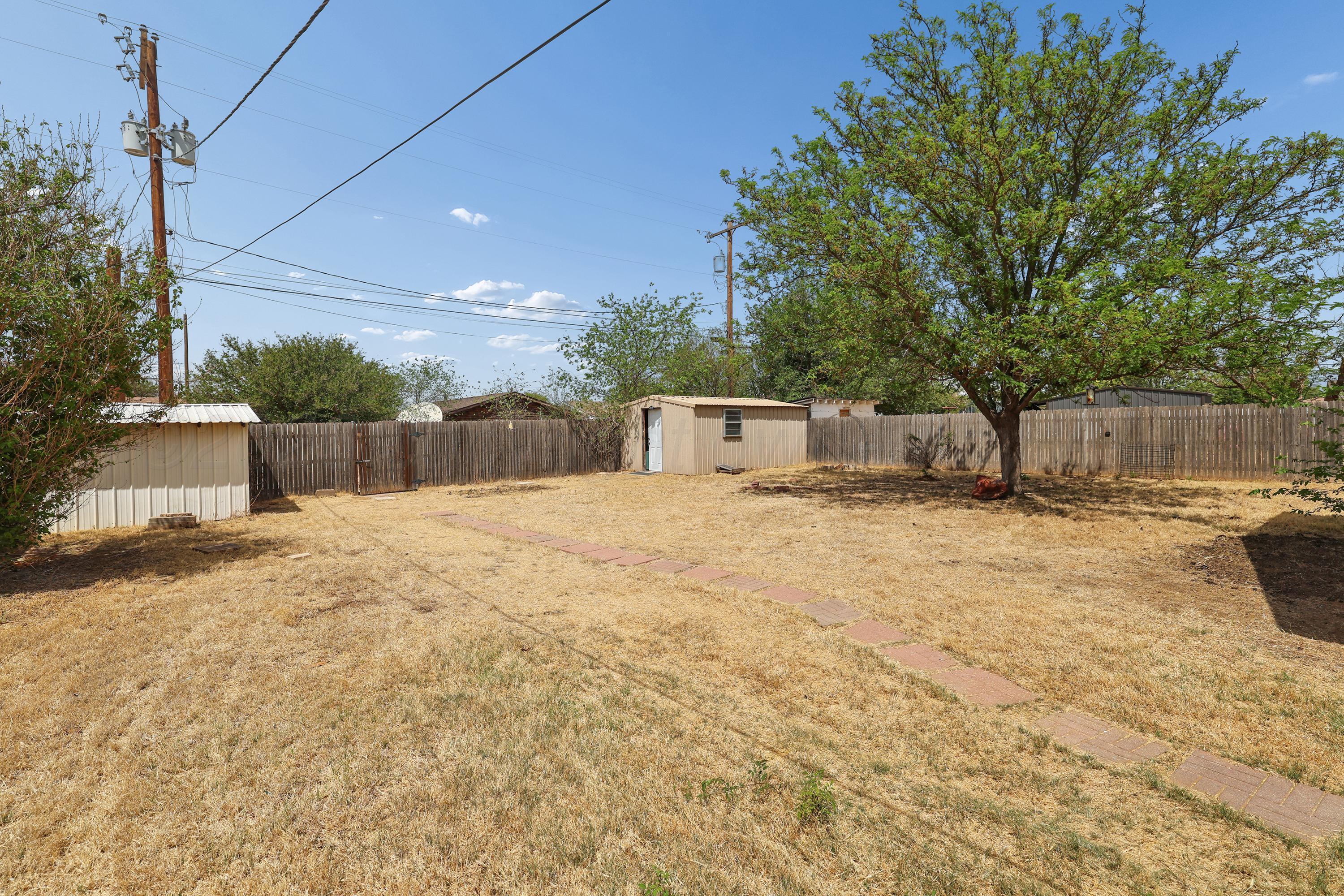1024 Northwest 9th Street Tulia, TX 79088 - Photo 38 of 41 38-Backyard